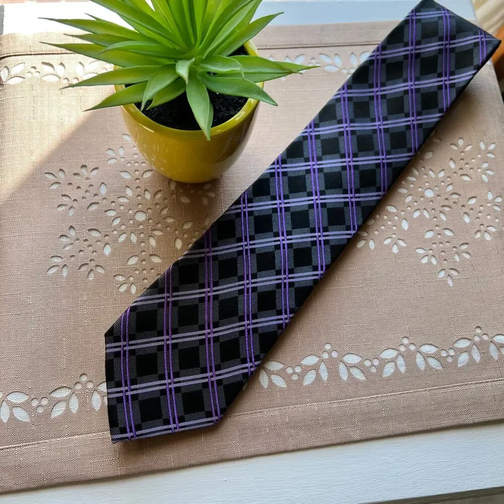 Croft & Barrow Men’s Purple and Black Geometric Print 100% Silk Necktie